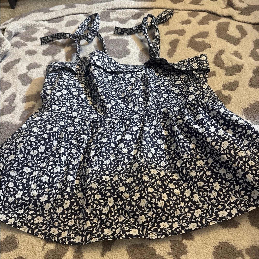 NWT Torrid Dark Navy and White Floral Blouse